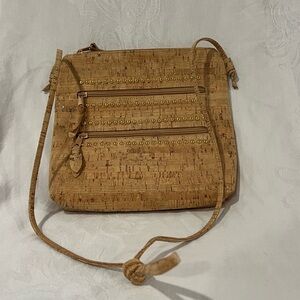 Lightweight cork shoulder bag with gold beads, 2 exterior zipper pockets and 1